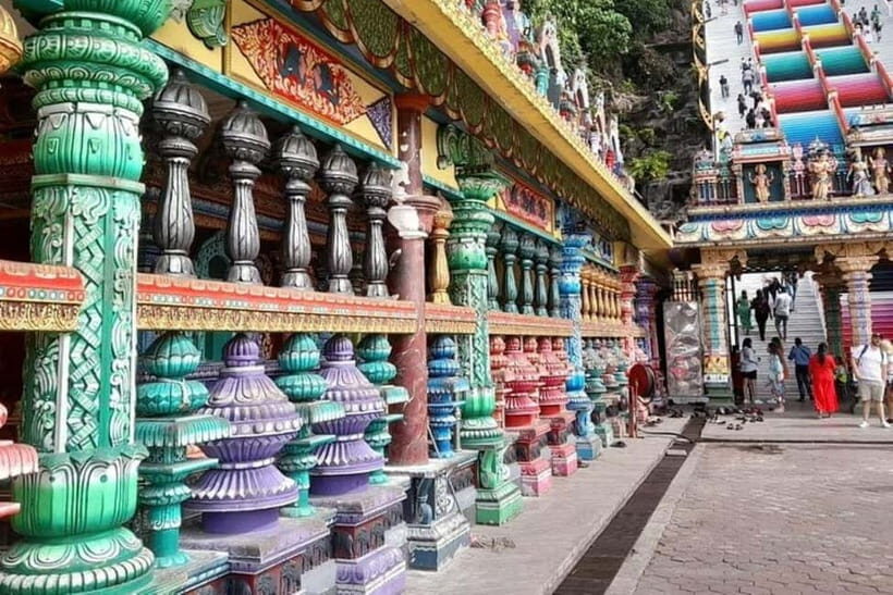 From Kuala Lumpur: Kuala Gandah & Batu Caves Day Trip - Getting back to Kuala Lumpur: a calm finish after two major stops