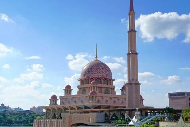 Genting Highlands & Batu Caves Include Cable Car Tickets - Awana Station to SkyAvenue: quick cable-car ride, plus Chin Swee Temple time