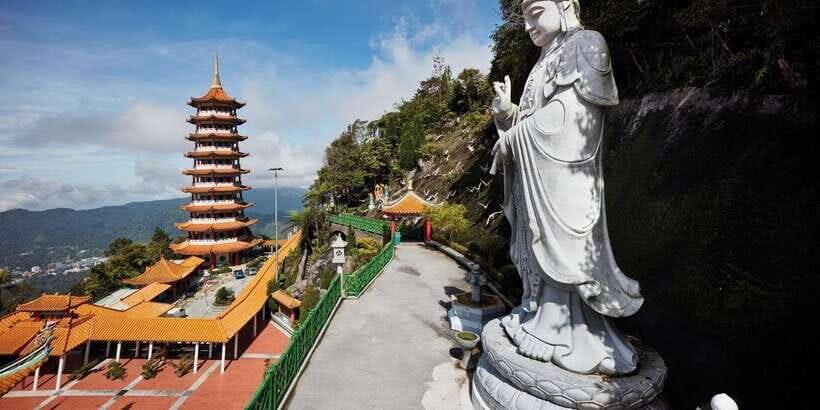 Genting Highlands Tour with Cable Car - Batu Caves first: a reality check before the resort bubble