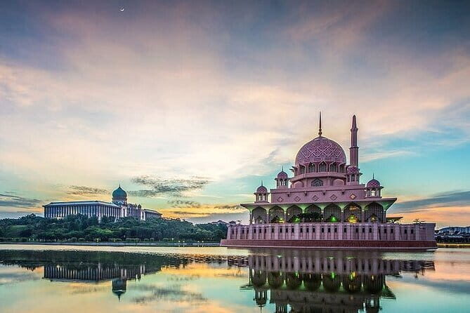Harmony & Cultural Night Tour - The River of Life and Masjid Jamek: water, meeting points, and old walls