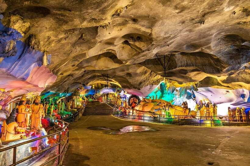 Kuala Lumpur : Batu Caves Private Tour - Climbing 272 steps: dress code and stamina basics