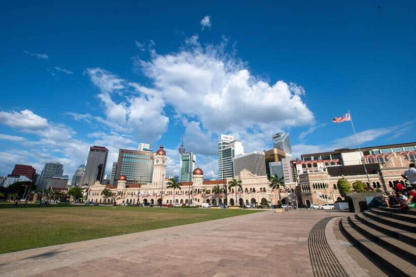 Kuala Lumpur: City Sights, Batu Caves and Fireflies Day Trip - Golden Triangle to Petronas Twins: the modern skyline moment