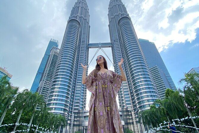 Kuala Lumpur City Tour with Petronas Twin Tower Admission Ticket - National Monument, River of Life, and a KL rail photo stop