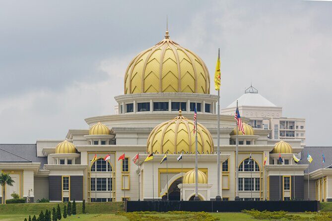 Kuala Lumpur Full Day City Tour with Petronas Twin Tower Tickets - Comfort and Pace: Pickup, an English-Speaking Driver, and Private Time