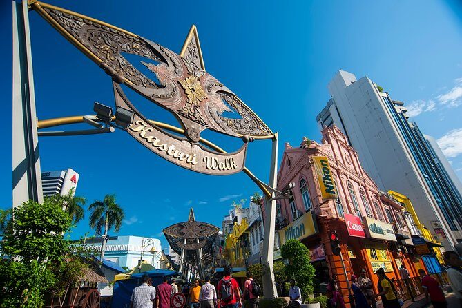 Kuala Lumpur Grand Full Day Guided Tour with 25 Attractions (SIC) - Chinatown and Central Market: Streets, Temples, and Market Energy