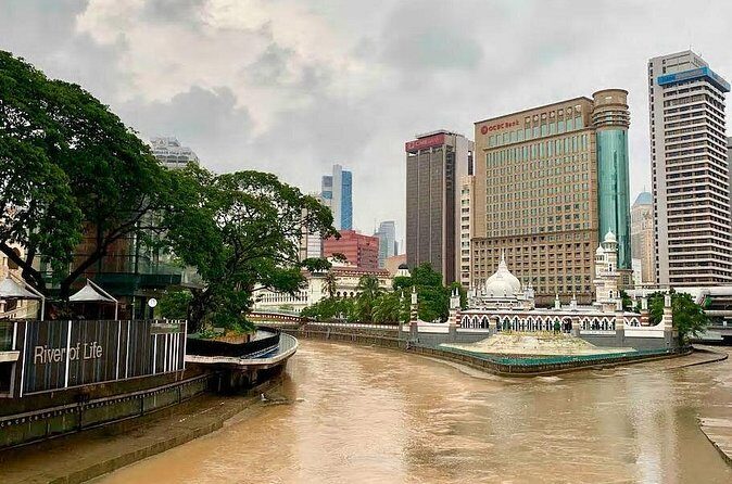 Kuala Lumpur InfoFun Walking Tour Experience - National Mosque (Masjid Negara): Wandering the Grounds and Spotting Wildlife