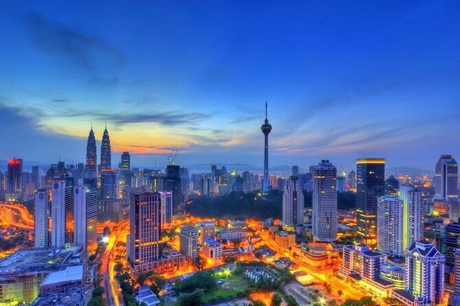 Kuala Lumpur: Nightlife Walking Tour with Local Guide - Jalan Alor Street Food Market: Where the Nose Leads