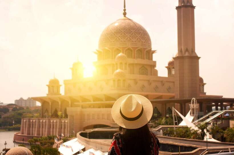 Kuala Lumpur: Putrajaya City Tour with Lake Cruise - Warisan Agriculture Heritage Park: Rubber Tapping and Plantation-Scale Thinking