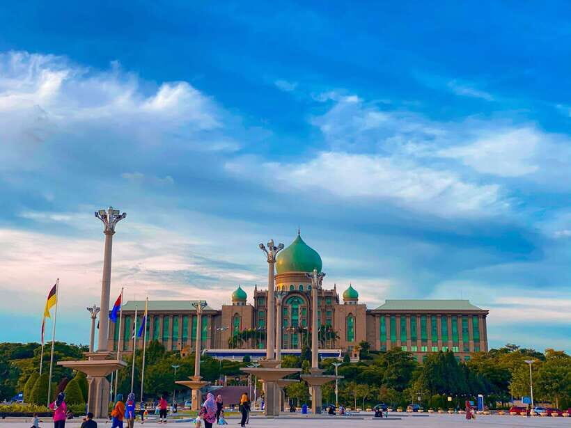 Kuala Lumpur: Putrajaya Tour Half Day Tour [Shared/Private] - Cruise Tasik Putrajaya: Calm Water Views and Photo Angles