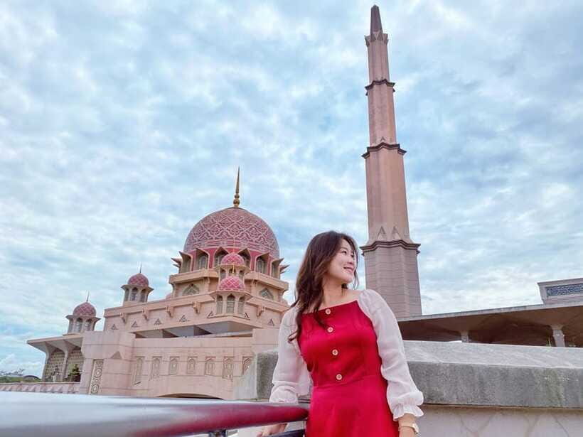 Kuala Lumpur: Putrajaya Tour Half Day Tour [Shared/Private] - Perdana Putra and Putra Bridge: Government Grandeur Without the Museum Fatigue