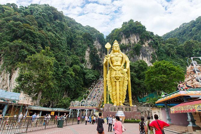 MALAYSIAN CULTURE, TRADITION and NATURE TOUR (All in One Day) - Chinatown shopping and old-meets-new streets