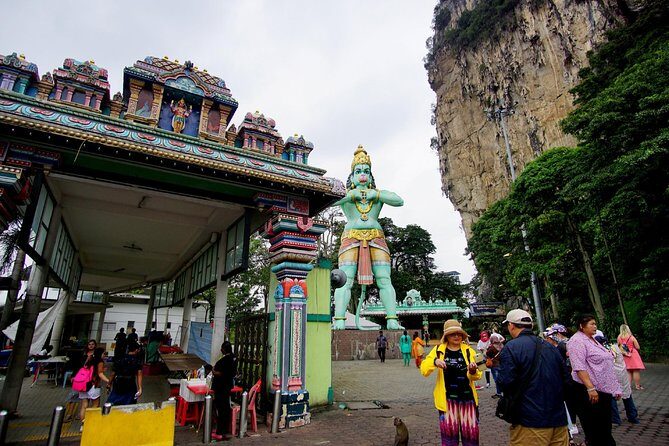 Petronas Twin Tower Tickets & Top Ten Wonder of Kuala Lumpur Tour - Thean Hou Temple and Istana Negara: Chinese temple character and royal Malaysia