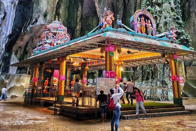 Private Batu Caves, National Mosque & Religious Tour with Lunch - National Mosque (Masjid Negara): the 13-acre gardens stop—and the Friday catch
