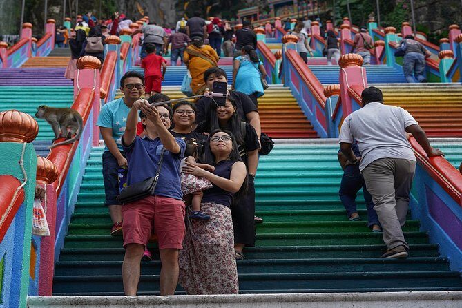 Private Batu Caves, National Mosque & Religious Tour with Lunch - Central Market Kuala Lumpur: handicrafts and souvenir shopping without the scramble