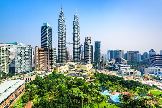 Private Kuala Lumpur City Tour : Petronas Twin Tower & Batu Caves - Taman Botani Perdana: a reset in the middle of the day