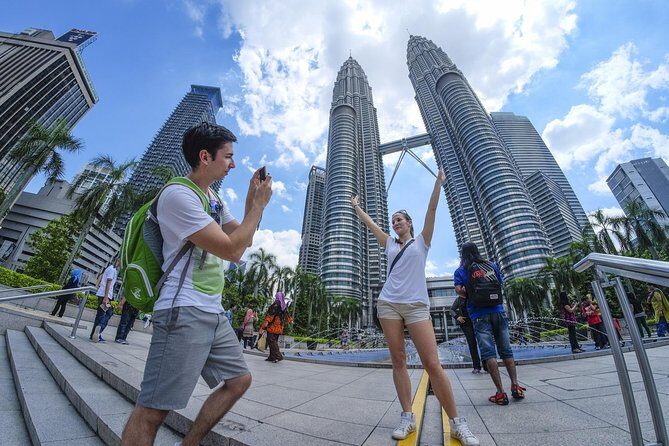 Private Kuala Lumpur Photographic Tour With Petronas Towers & Sky Box K.L Tower - National Mosque (Masjid Negara) and Thean Hou Temple: two faiths, different visual languages