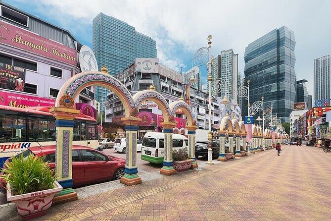 Private Shore Excursion from Klang Port to KL city tour - National Monument and Sze Si Ya: independence in bronze and Chinese temple culture