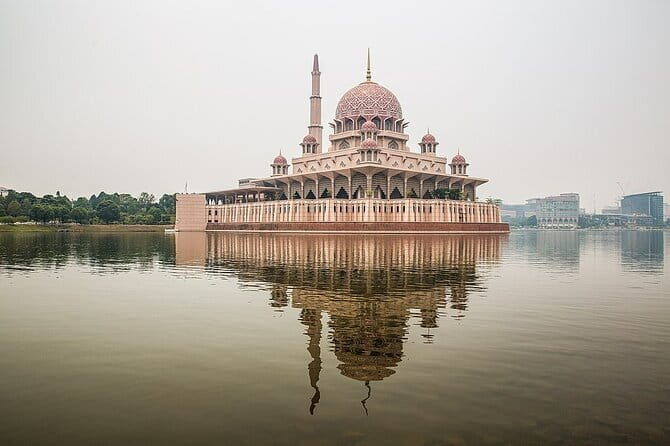 Putrajaya Tour From Kuala Lumpur Includes Batu Caves - Perdana Putra: the Prime Minister’s office complex from the outside