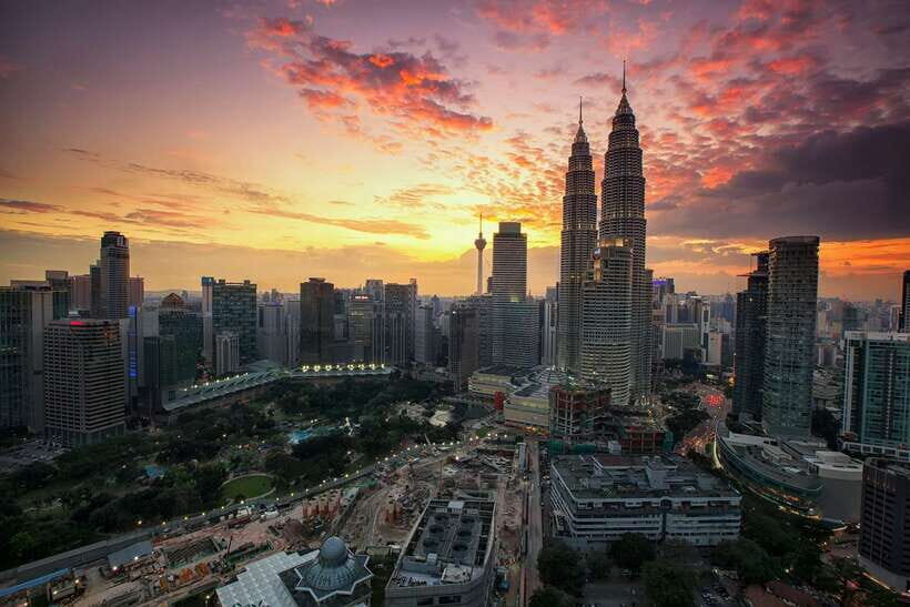 The Great Kuala Lumpur Tour with KL Tower Ticket & Lunch - National Mosque and Merdeka Square: Modern Worship Meets Independence Icons