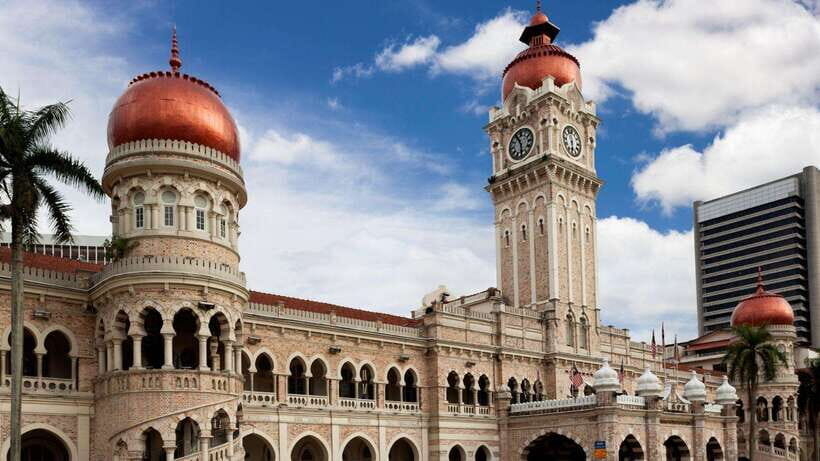 The Great Kuala Lumpur Tour with KL Tower Ticket & Lunch - Local Lunch at Nasi Kandar Pelita and Quick Fuel Between Stops